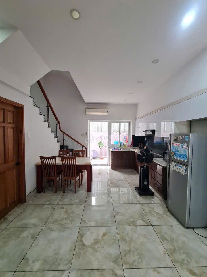 3 bedrooms -- private car park - 24/7 security.