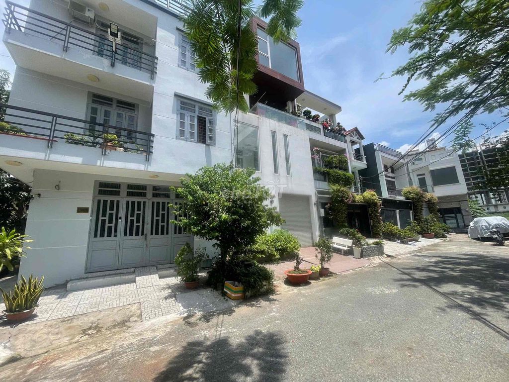 Rent a townhouse for Love Village, site 5 x 25, 3 stories, 5 bedrooms. Price: 14 million a month.