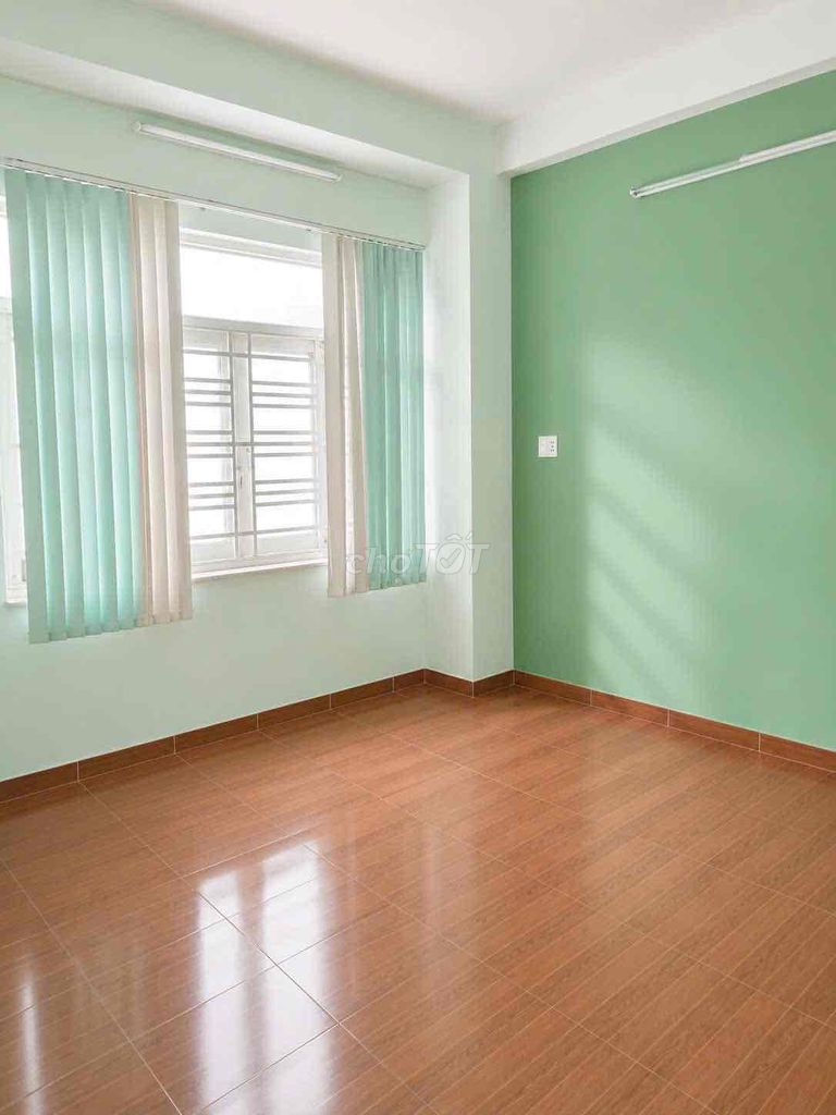 Rent a townhouse for Love Village, site 5 x 25, 3 stories, 5 bedrooms. Price: 14 million a month.