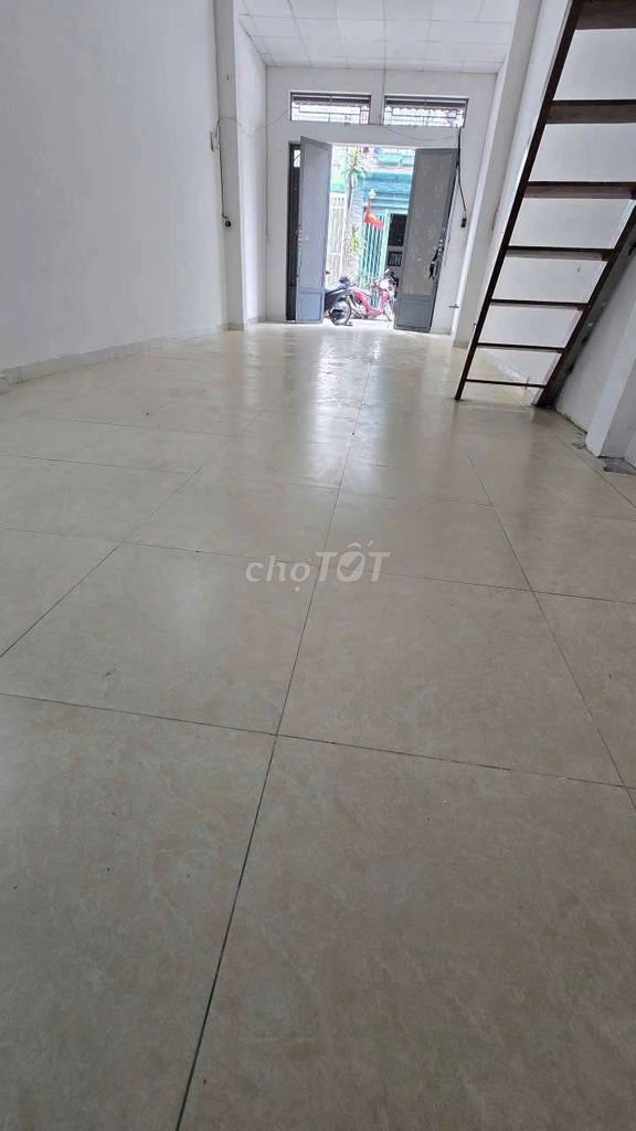 4 x14 M house near Channel 26/3 – Land+g in the 6M West