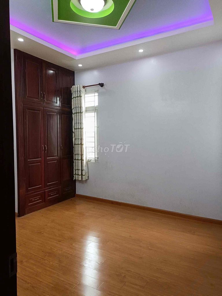 Rent the entire Võ Văn Hát cash.