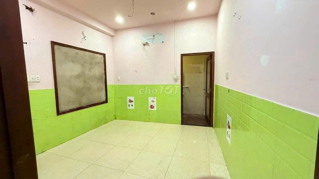 Rent an alley warehouse Lê Trọng Tấn, area 8 x20-$22 million.