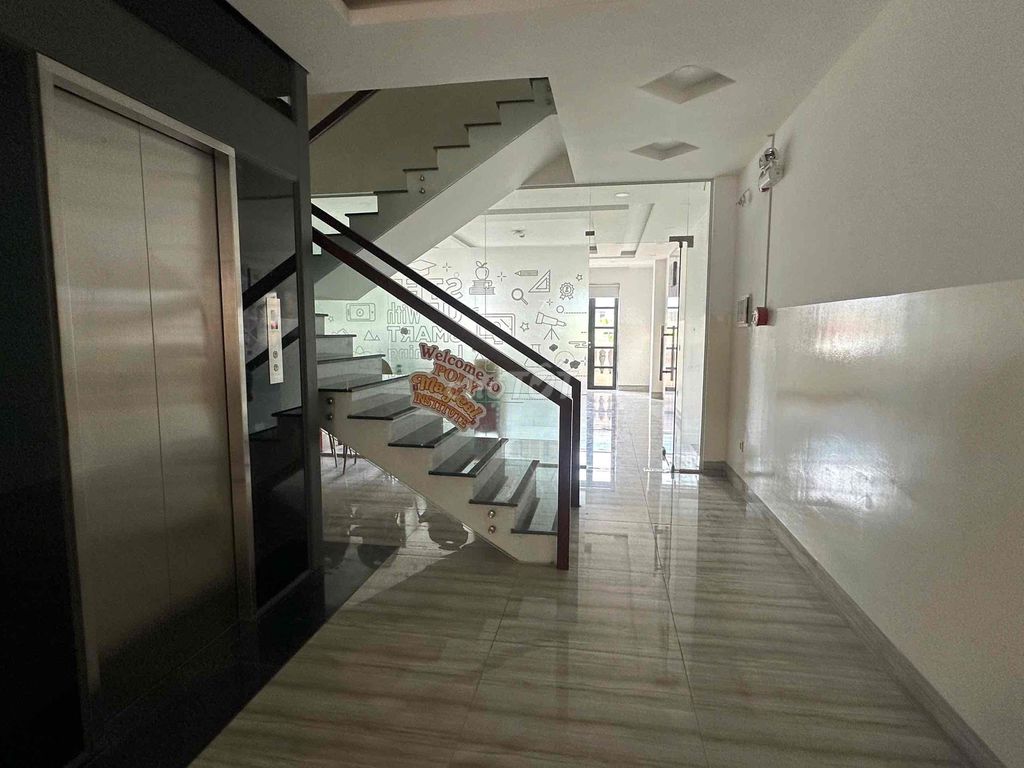 Rent the entire building with vaults, elevators, Cityland air conditioning, Gò Vấp