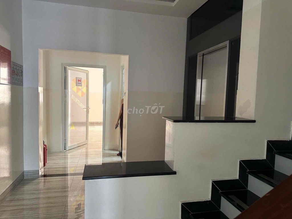 Rent the entire building with vaults, elevators, Cityland air conditioning, Gò Vấp