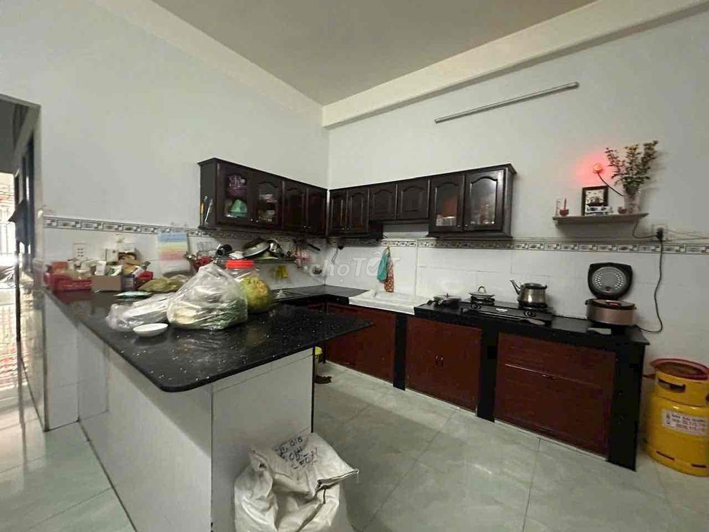 Rent the original house 3 x 20 m.k. Bình Hưng near District 8 parking lot