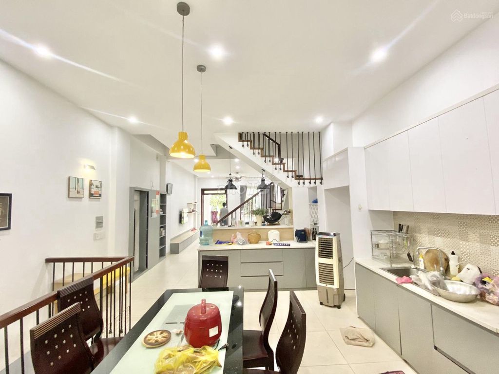 Rent Hoàng Việt_6,5 x17 m_3 stories
