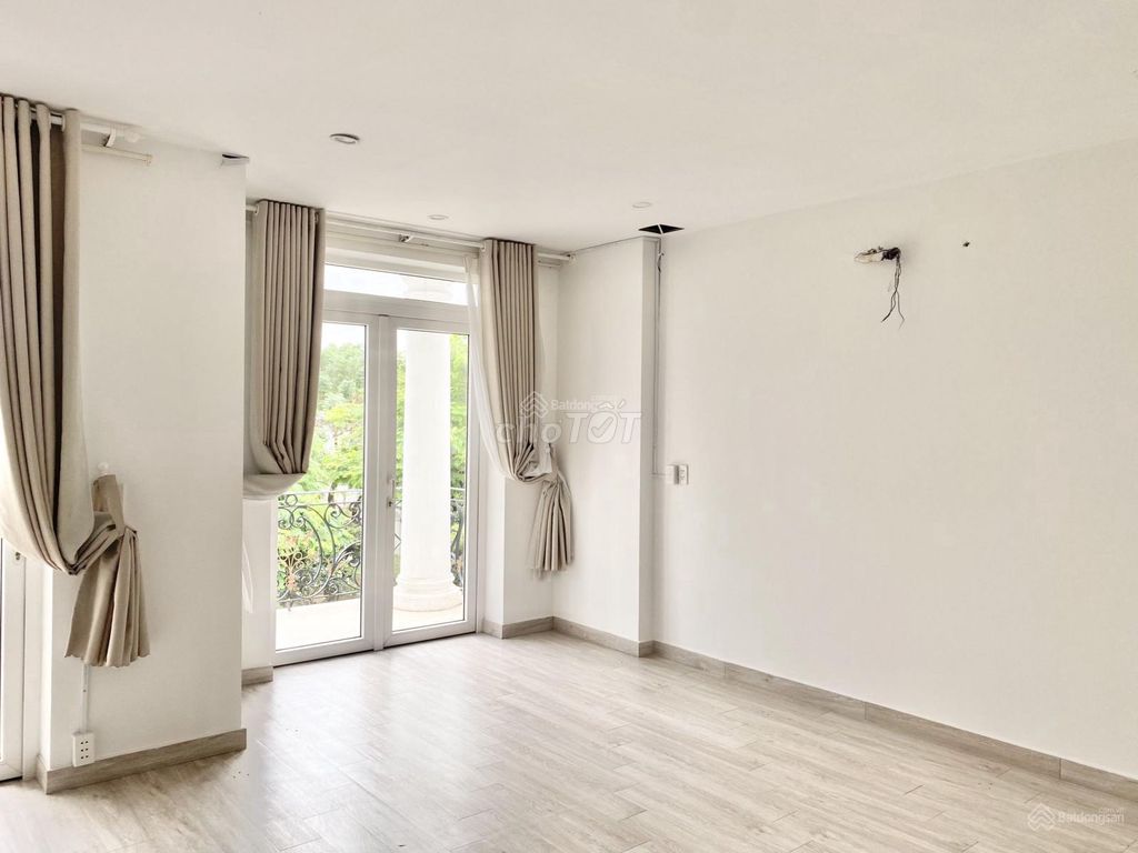 Rent Hoàng Việt_6,5 x17 m_3 stories