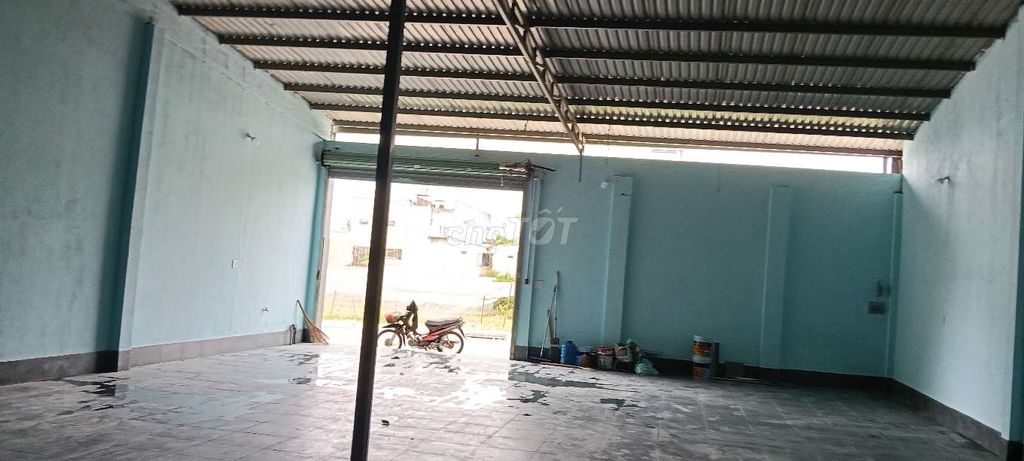 rents a factory. 11 M x 40 M.