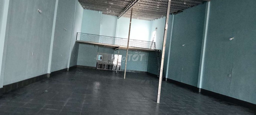 rents a factory. 11 M x 40 M.