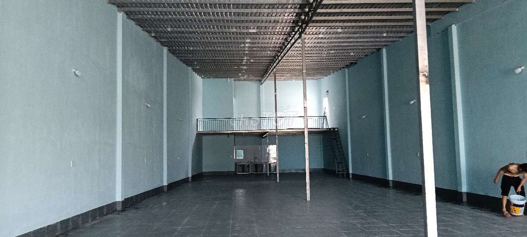 rents a factory. 11 M x 40 M.