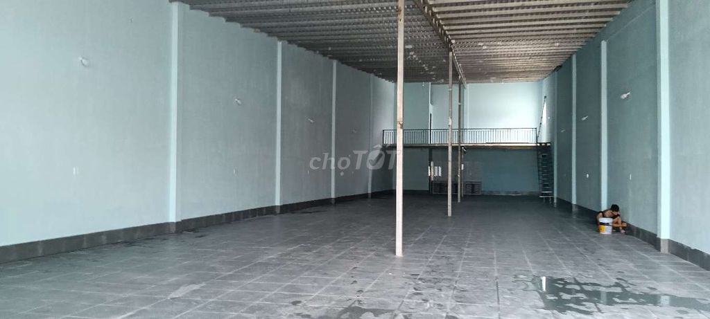 rents a factory. 11 M x 40 M.
