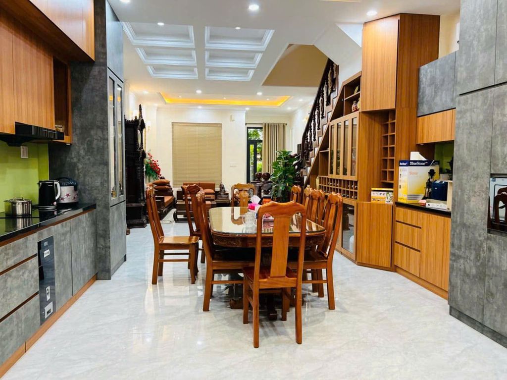 Lakeview City 5 x 20 meters, 1 MM 3th floor, 5 full interior bedroom, Price: 30-36 million a month.