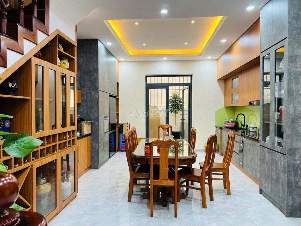 Lakeview City 5 x 20 meters, 1 MM 3th floor, 5 full interior bedroom, Price: 30-36 million a month.