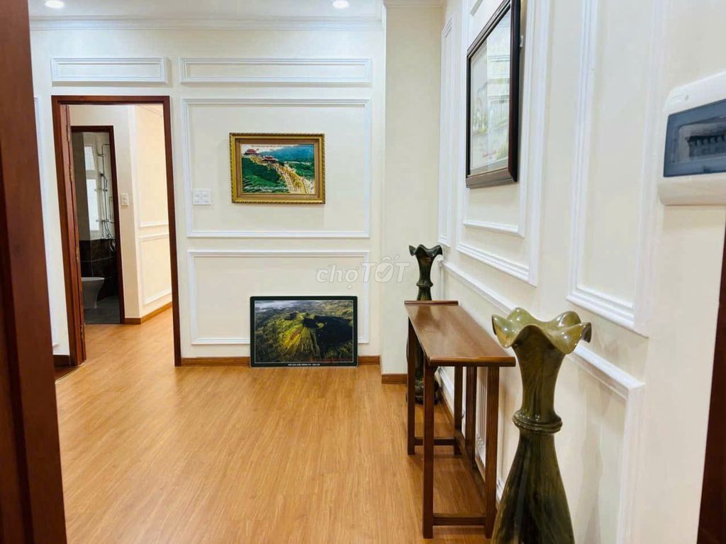 Lakeview City 5 x 20 meters, 1 MM 3th floor, 5 full interior bedroom, Price: 30-36 million a month.