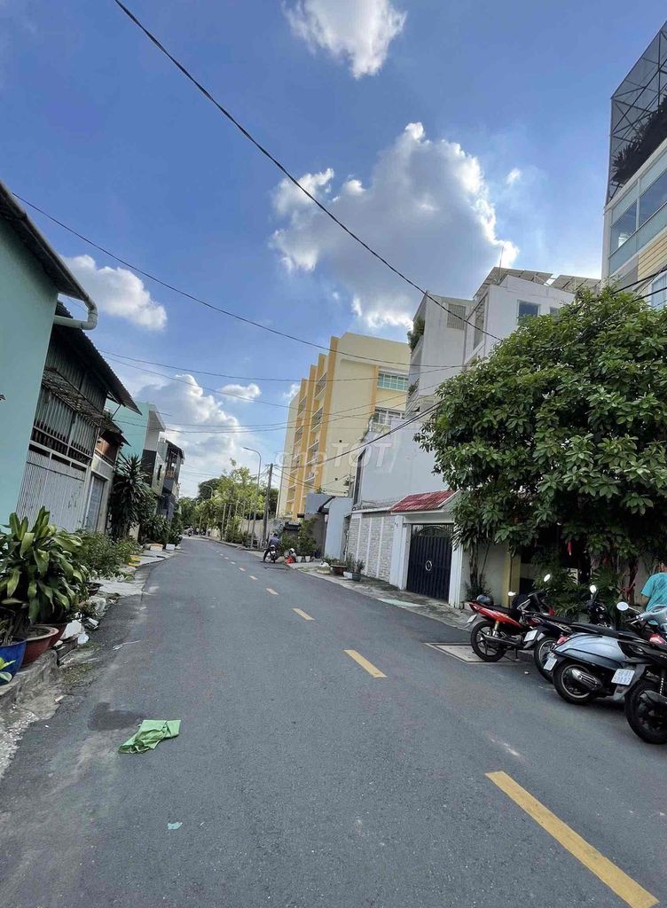 1.Tam Đảo.15 districts 10-4.18 meters. Three-story bedrooms, five toilets -- 35 million a month.