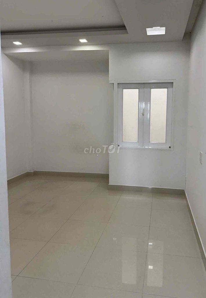 1.Tam Đảo.15 districts 10-4.18 meters. Three-story bedrooms, five toilets -- 35 million a month.