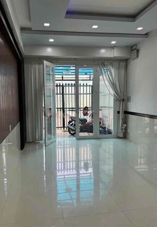 1.Tam Đảo.15 districts 10-4.18 meters. Three-story bedrooms, five toilets -- 35 million a month.
