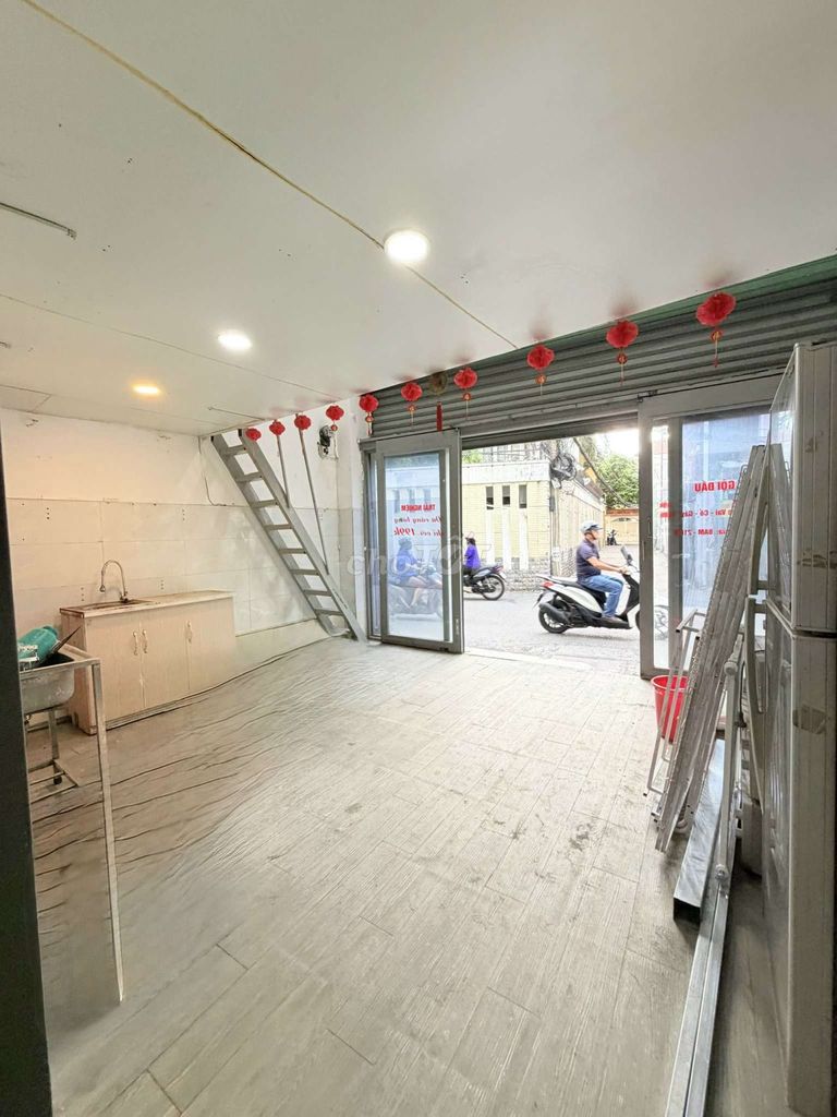 In cash, in and in free business, in two bedrooms.