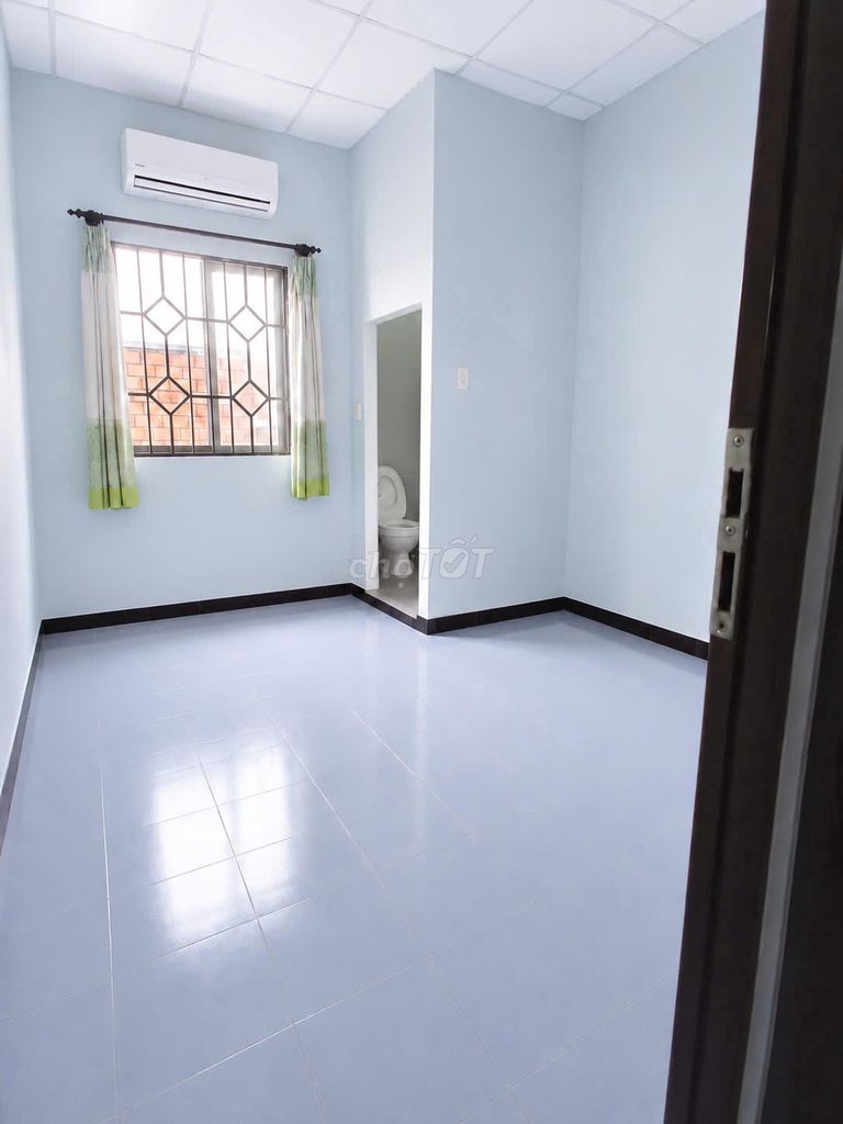Renting three rooms, number one Tân Quy street, $1.7 million.