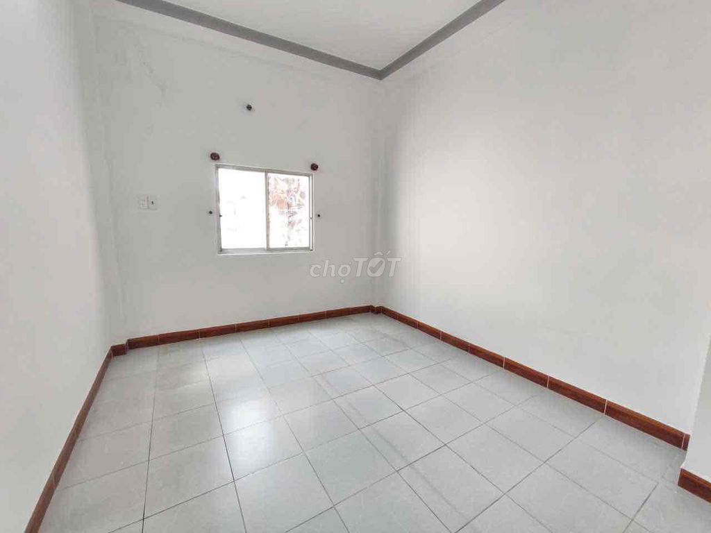 Rent a Bùi Quang Là cash house near the Text Transmigration Market: