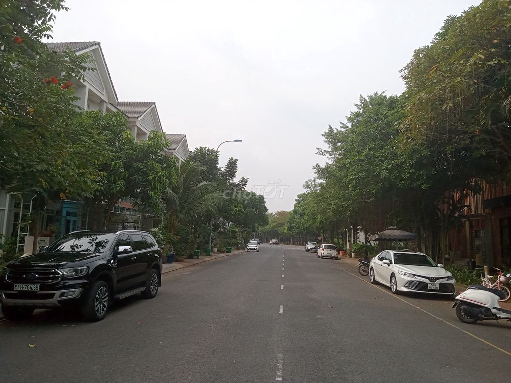 Rent an angle of Kadc ParkRiveside 10 x 15 meters 3 floors near vx Interstate