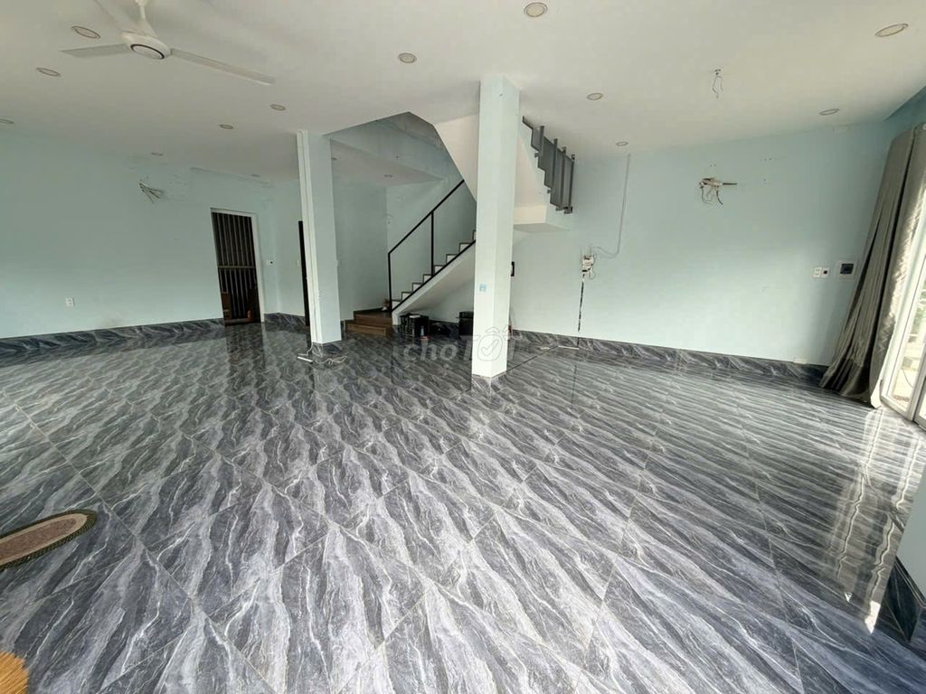 Rent an angle of Kadc ParkRiveside 10 x 15 meters 3 floors near vx Interstate