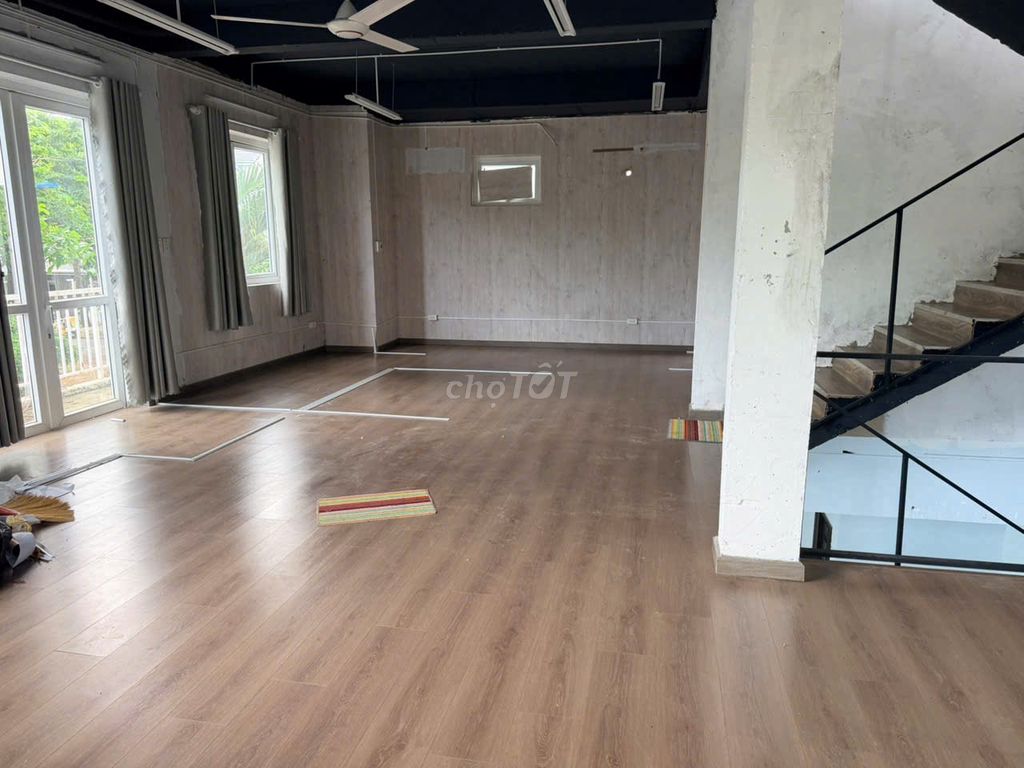 Rent an angle of Kadc ParkRiveside 10 x 15 meters 3 floors near vx Interstate