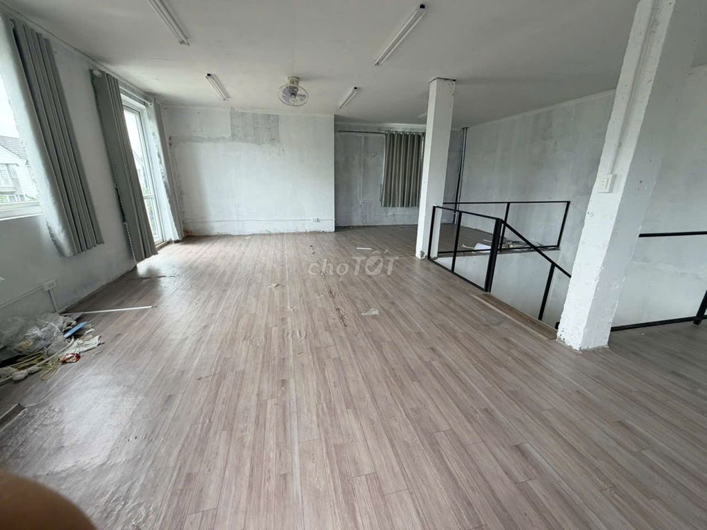 Rent an angle of Kadc ParkRiveside 10 x 15 meters 3 floors near vx Interstate