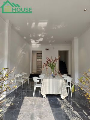 Rent a Trần Khánh Dư house.