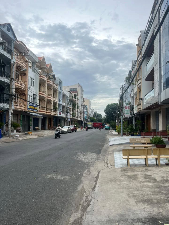 The original Số 6 Street square. The Fire Arrow, 4 x 20, 1 Land.