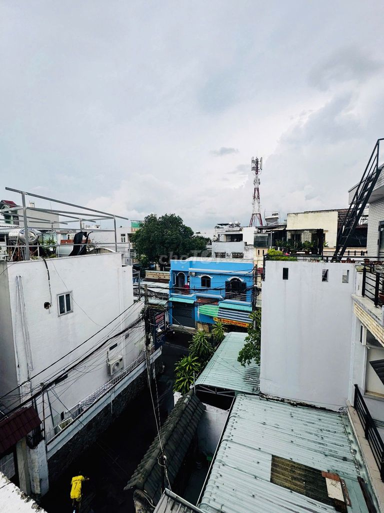 The original Bình Chiểu, 260 M2, 4 bedroom plus 4 hotels, the roof.