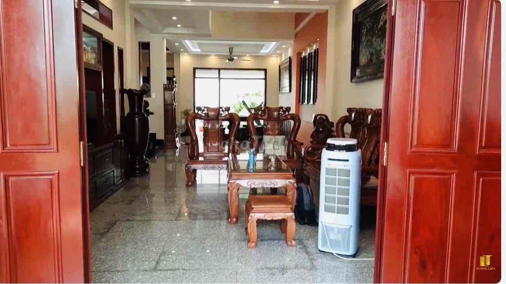 Rendez Savimex House is worth 35 million beautiful furniture.