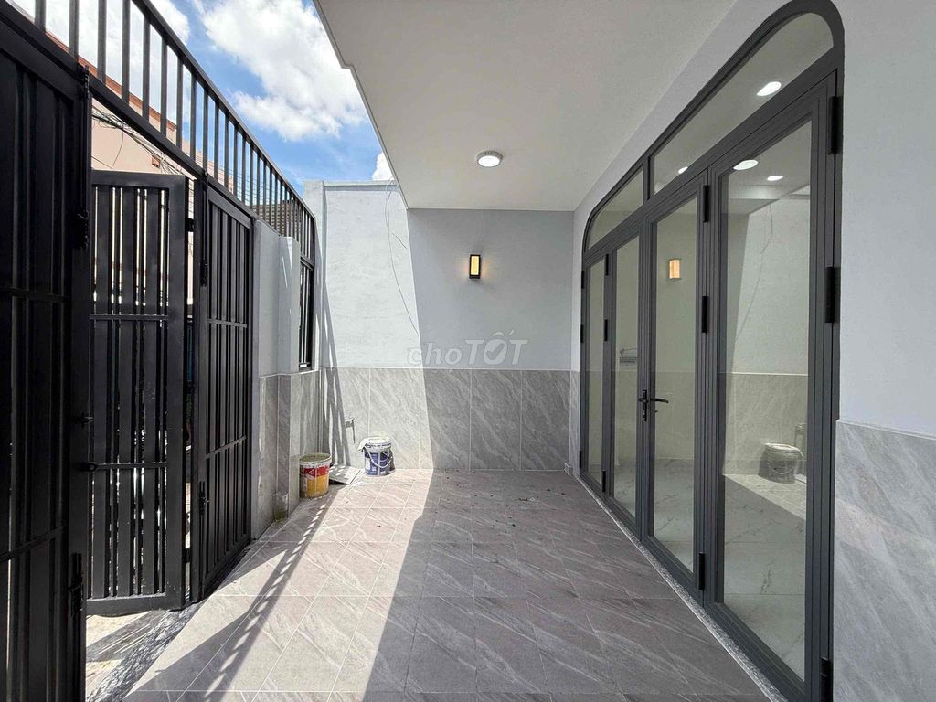 It's the owner who rents the original three bedrooms-- Nguyễn Thượng Hiền, Gò Vấp