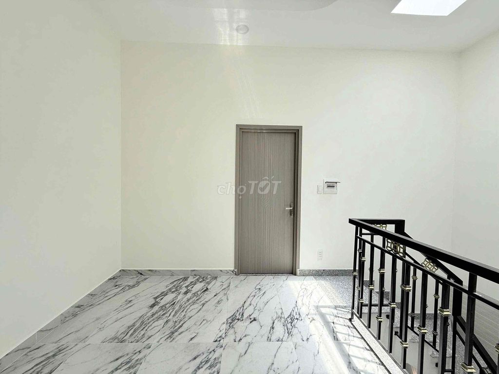 It's the owner who rents the original three bedrooms-- Nguyễn Thượng Hiền, Gò Vấp