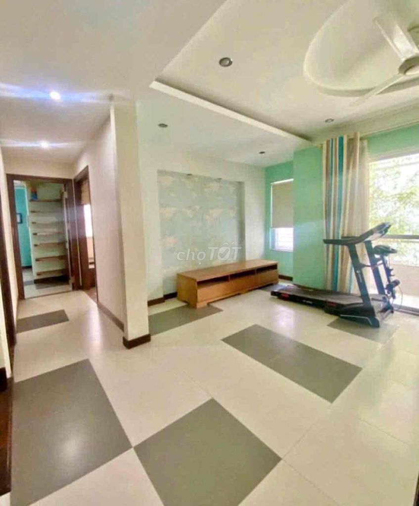 Rent a five-size house plus five-five-year-old toilets, 7th District, full-on-the-five million-month tax sack.