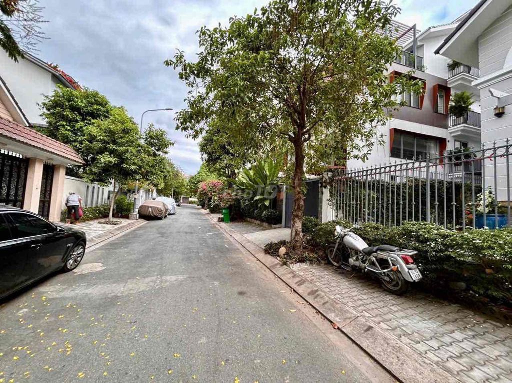 Rent a five-size house plus five-five-year-old toilets, 7th District, full-on-the-five million-month tax sack.