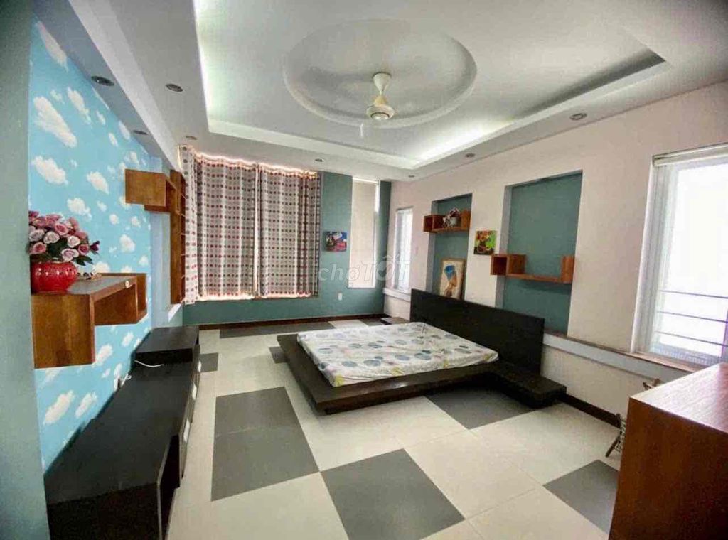 Rent a five-size house plus five-five-year-old toilets, 7th District, full-on-the-five million-month tax sack.