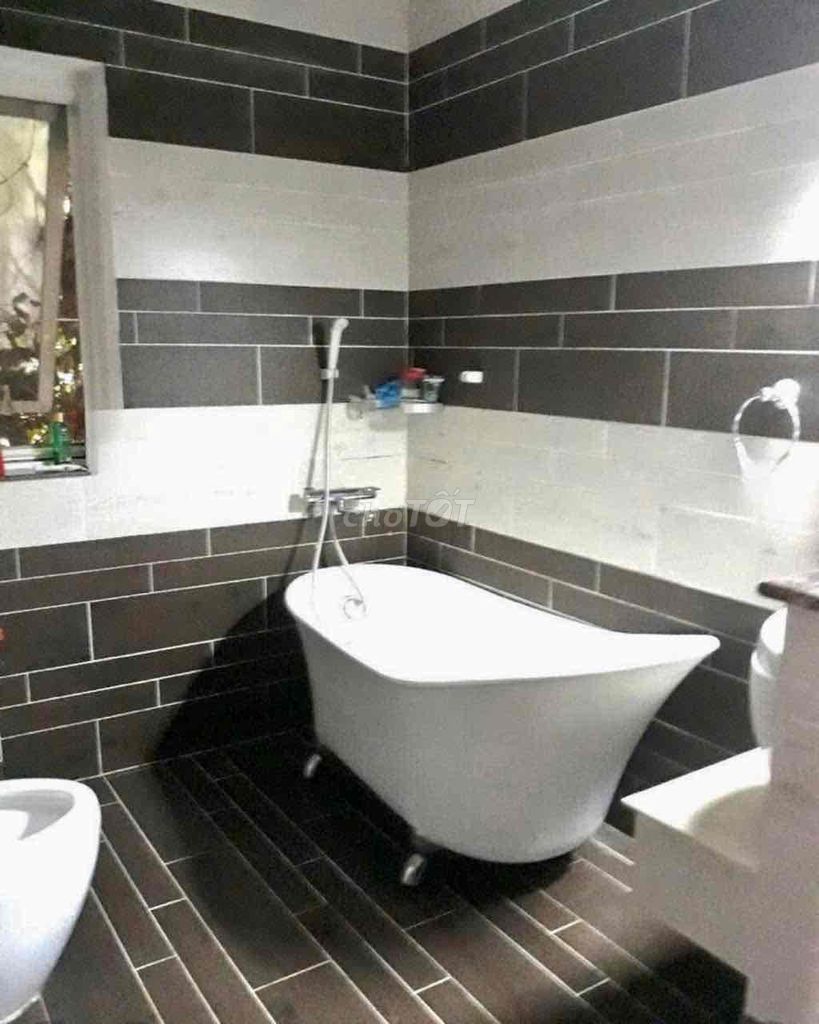 Rent a five-size house plus five-five-year-old toilets, 7th District, full-on-the-five million-month tax sack.