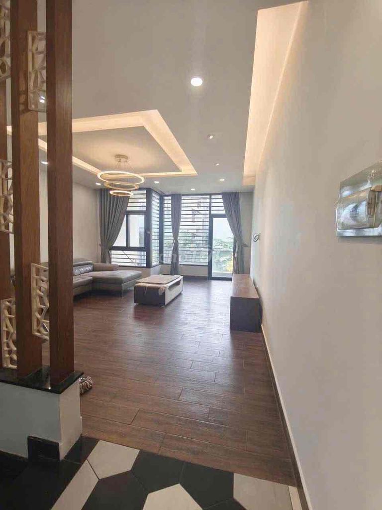 Rent a three-story bedroom at 28 million-dollar ligament hospital.