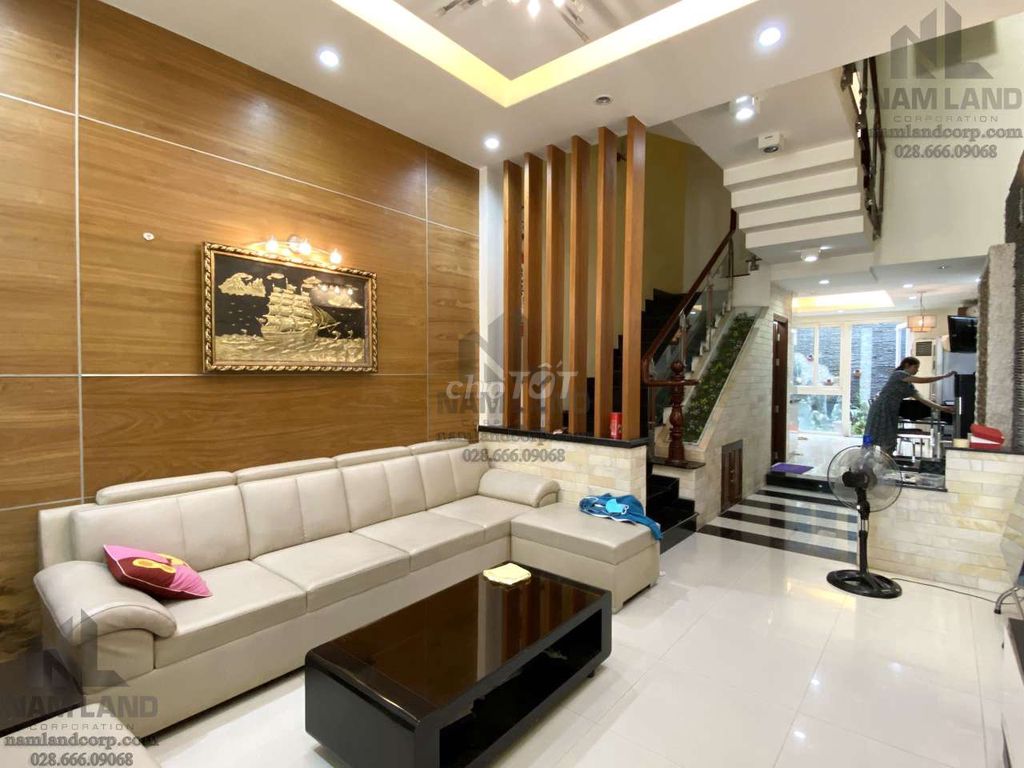 The 4X20 house is three floors of basic furniture only 33 million.