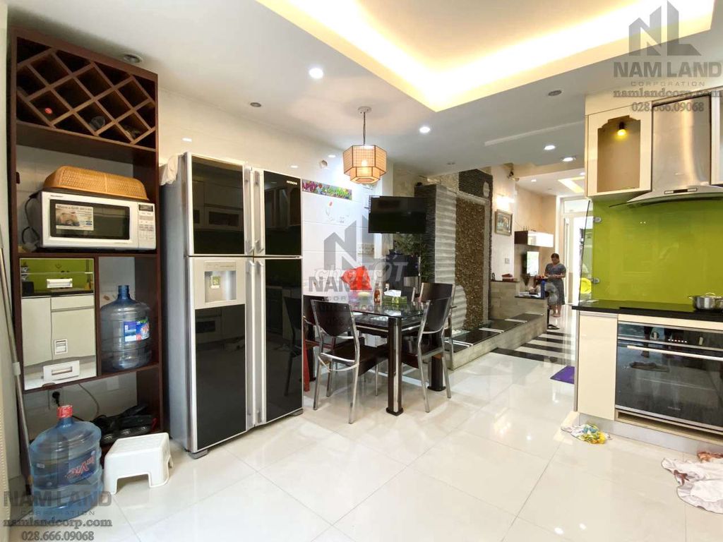The 4X20 house is three floors of basic furniture only 33 million.