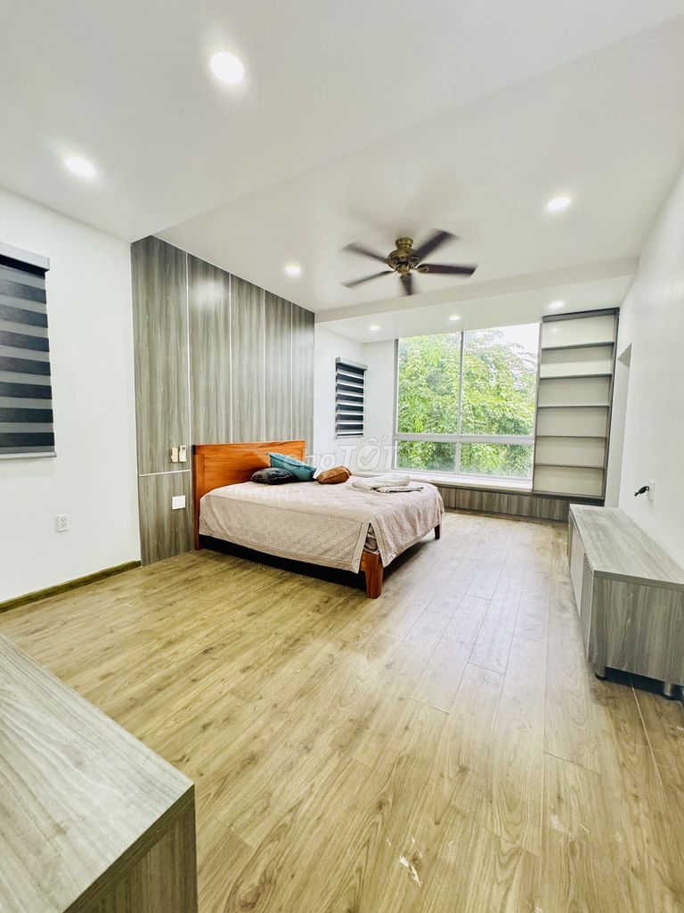 Single house 16 X25 M - full interior 5 bedroom - large car yard - District 9