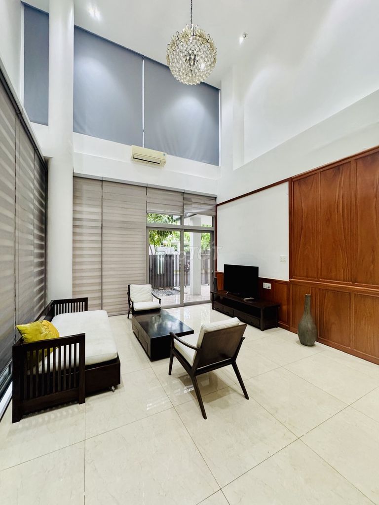 Single house 16 X25 M - full interior 5 bedroom - large car yard - District 9