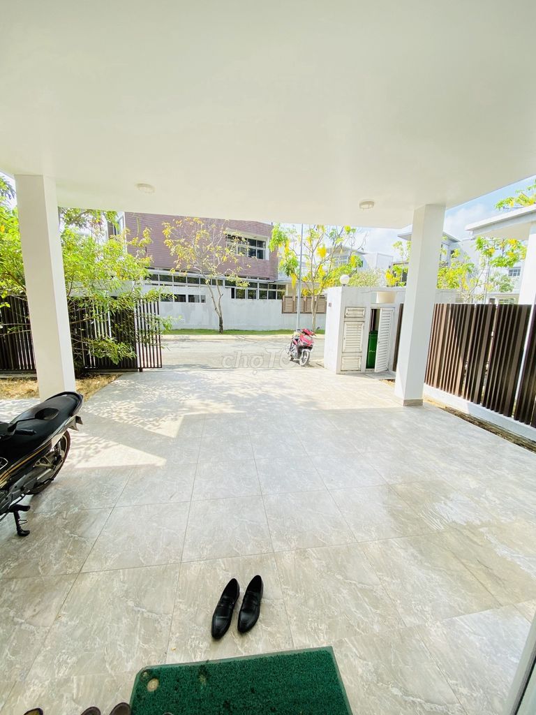 Single house 16 X25 M - full interior 5 bedroom - large car yard - District 9