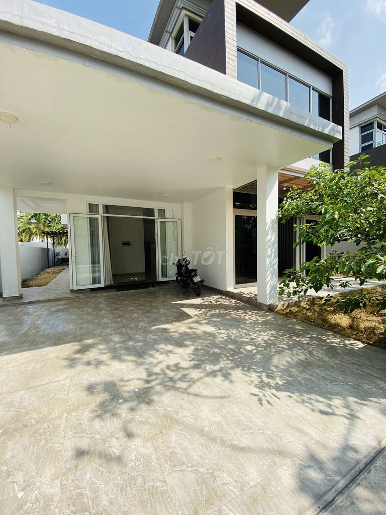 Single house 16 X25 M - full interior 5 bedroom - large car yard - District 9