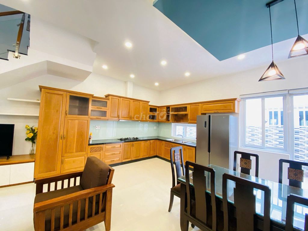The Violed Melosa house is comfortable filling out 6 X18 M - 3 floors of interior - private car yard