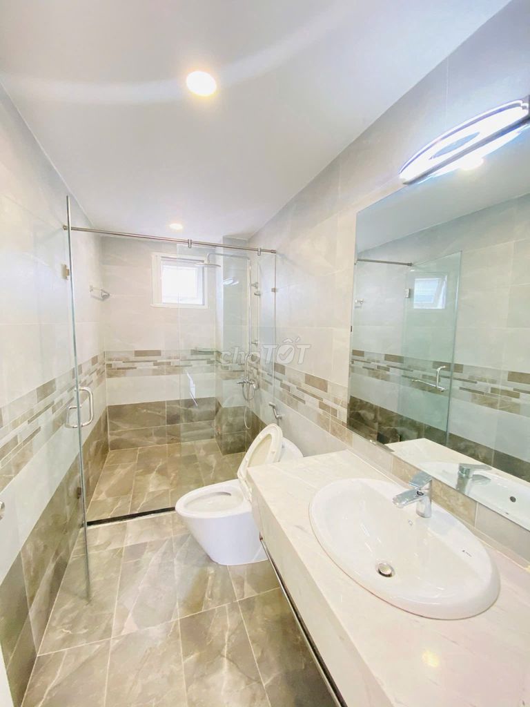 The Violed Melosa house is comfortable filling out 6 X18 M - 3 floors of interior - private car yard