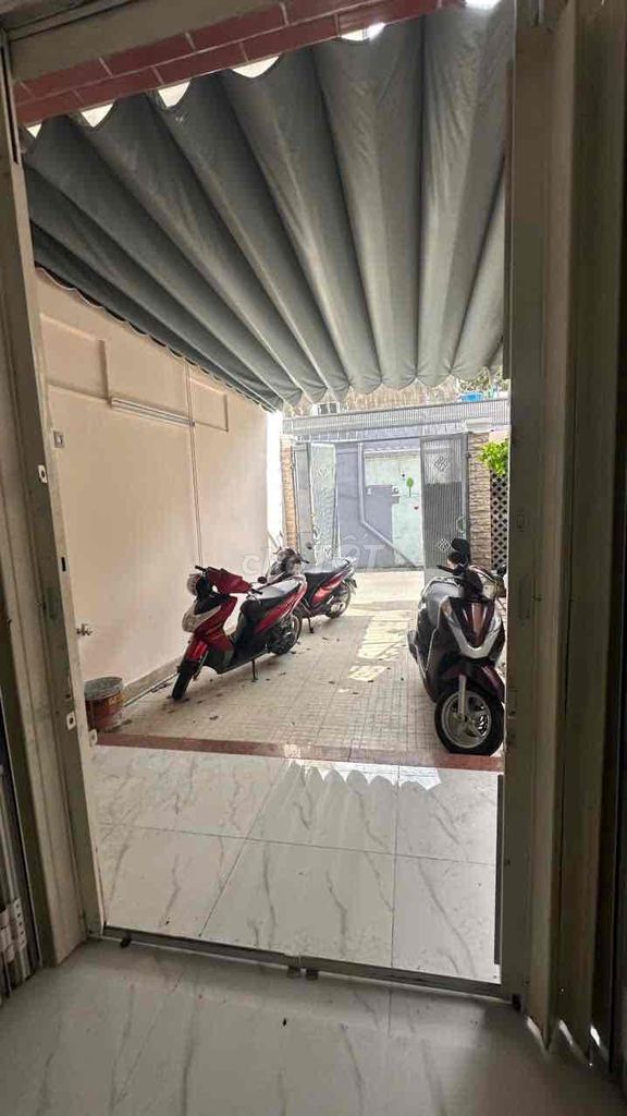 Phú Nhuận 4 bedrooms, 3 toilets, 1 million L's, and 127 free.