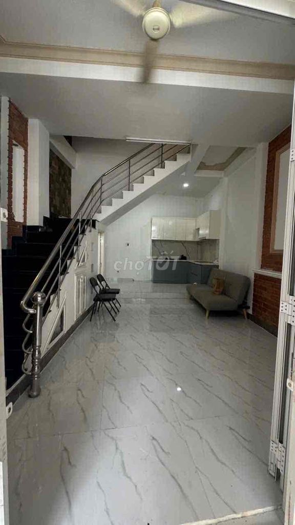 Phú Nhuận 4 bedrooms, 3 toilets, 1 million L's, and 127 free.