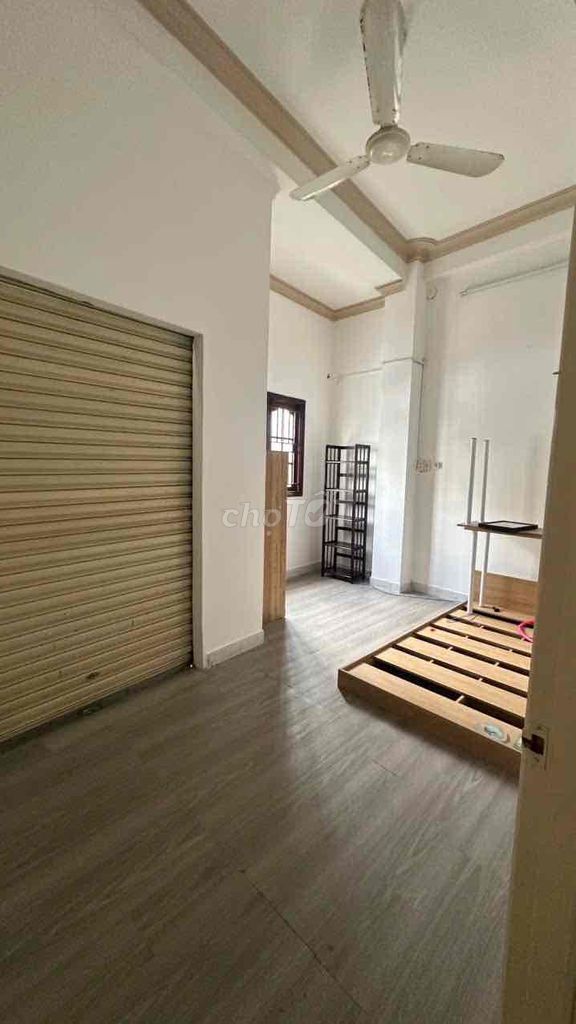 Phú Nhuận 4 bedrooms, 3 toilets, 1 million L's, and 127 free.